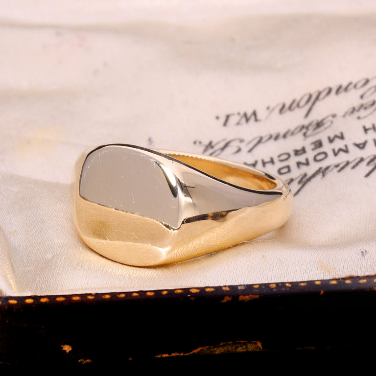 The Vintage 1970 9ct Gold Rounded Square Signet Ring