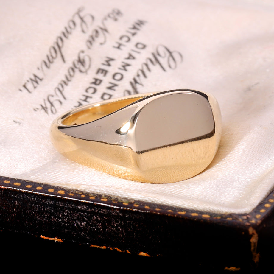 The Vintage 1970 9ct Gold Rounded Square Signet Ring