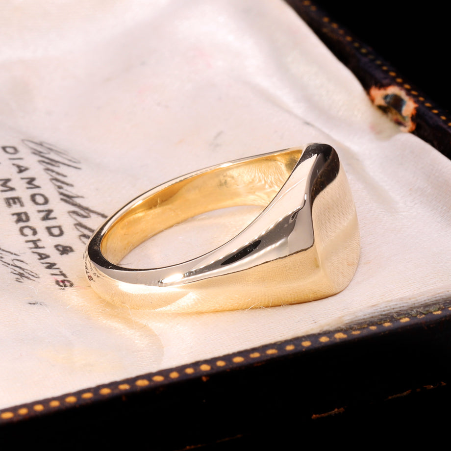 The Vintage 1970 9ct Gold Rounded Square Signet Ring