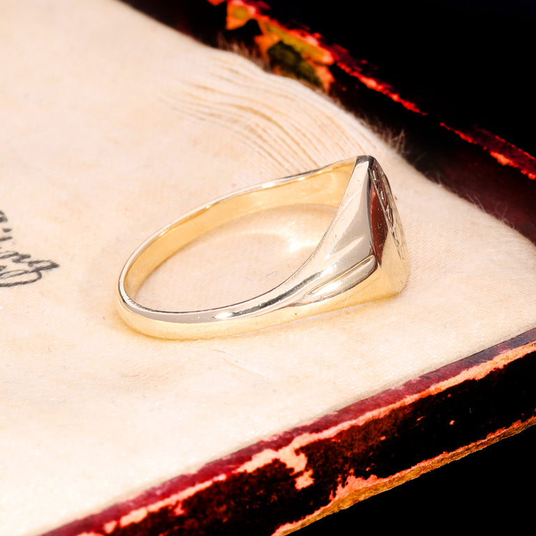 The Vintage 1966 9ct Gold Lined Shoulder Signet Ring
