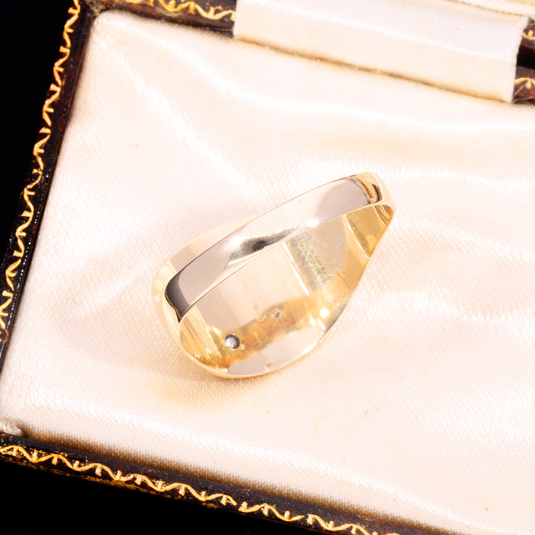 The Vintage Star Set Diamond Patterned Signet Ring