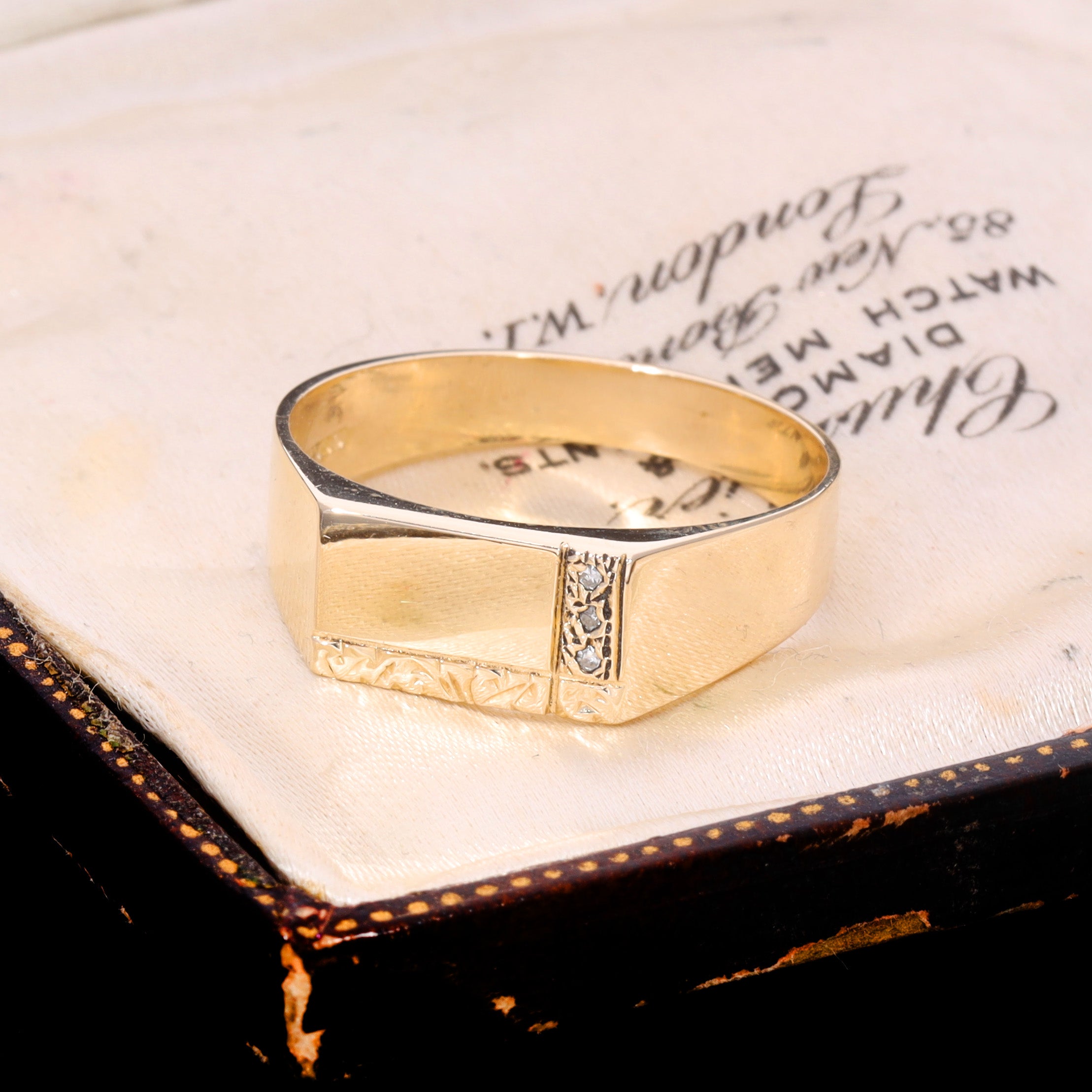 The Vintage 1994 9ct Gold Rectangle Diamond Signet Ring – Antique