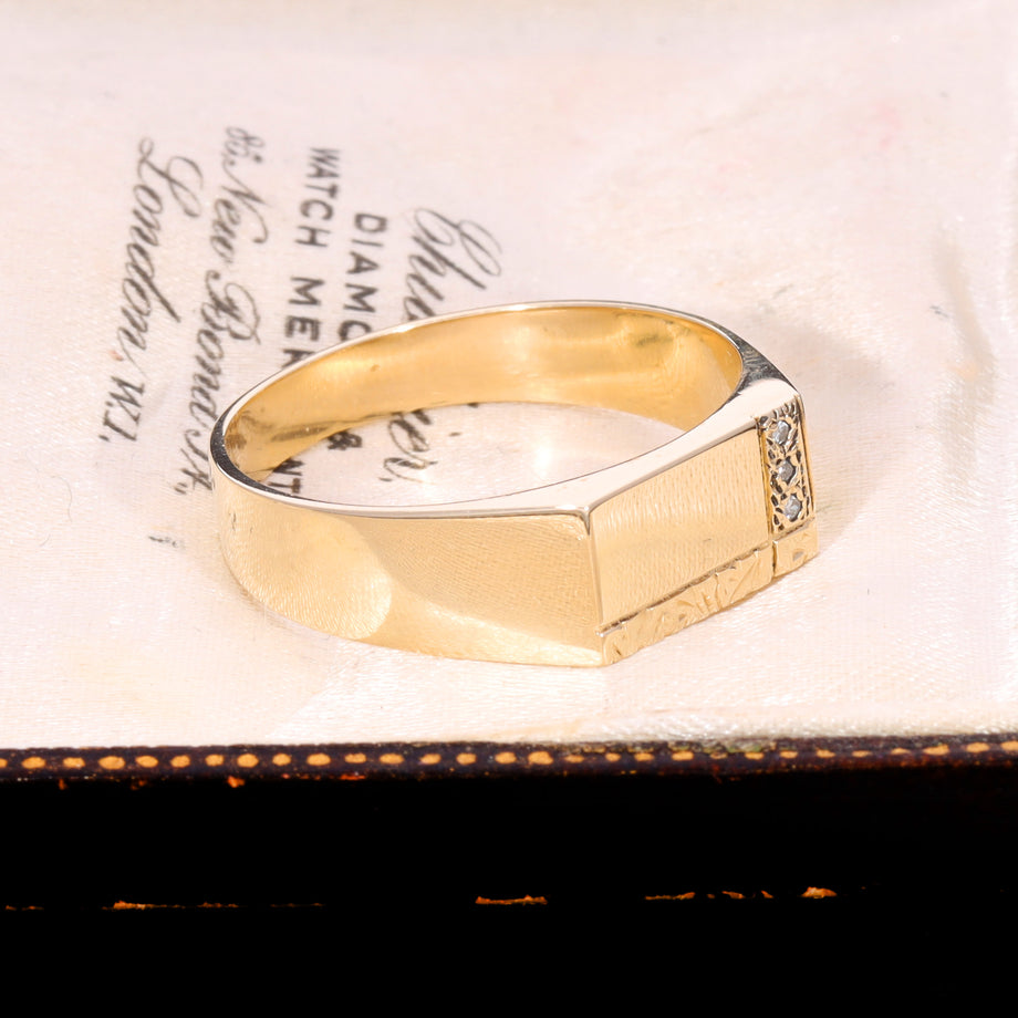 The Vintage 1994 9ct Gold Rectangle Diamond Signet Ring