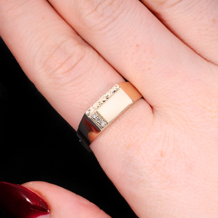 The Vintage 1994 9ct Gold Rectangle Diamond Signet Ring