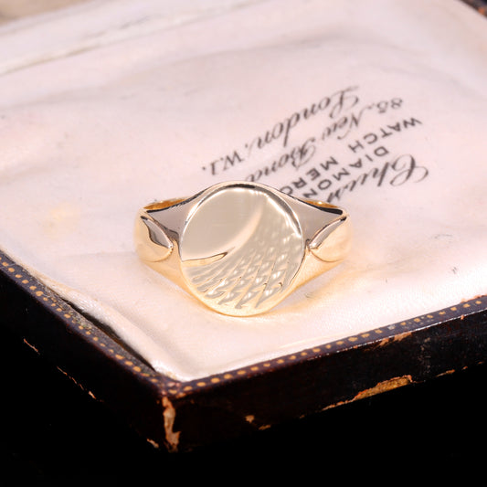 The Vintage 1978 9ct Gold Swirl Pattern Signet Ring