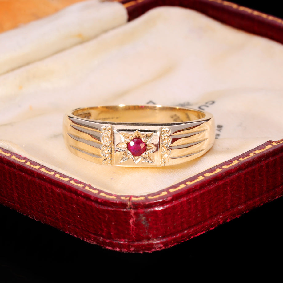 The Vintage 9ct Gold Star Set Ruby Patterned Ring