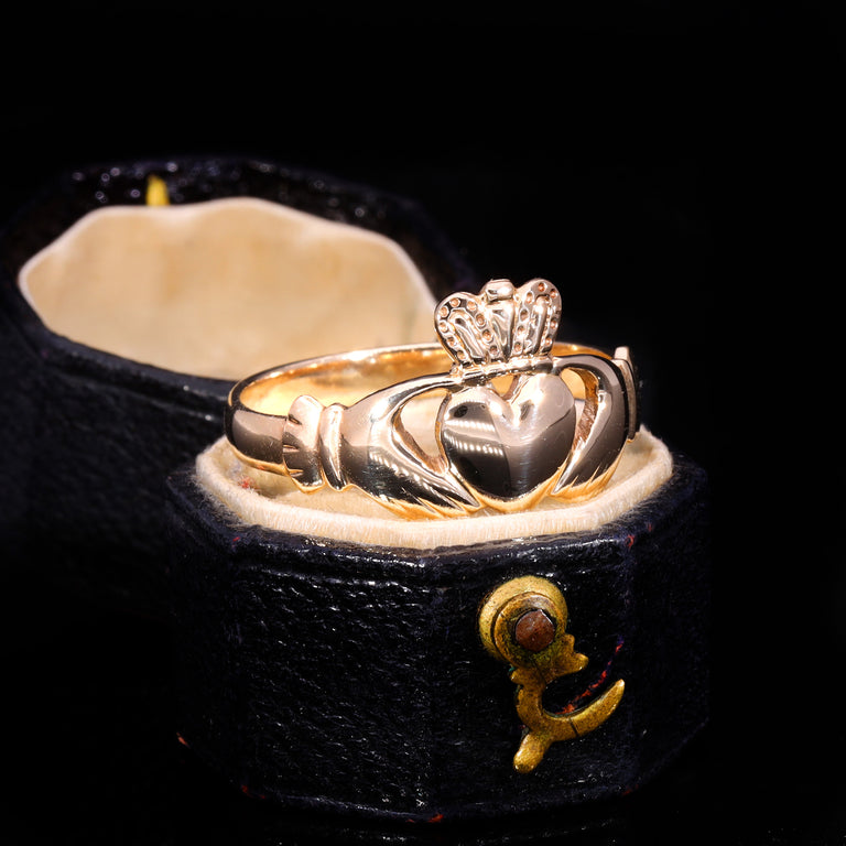 The Vintage 2.63g 9ct Gold Irish Claddagh Ring