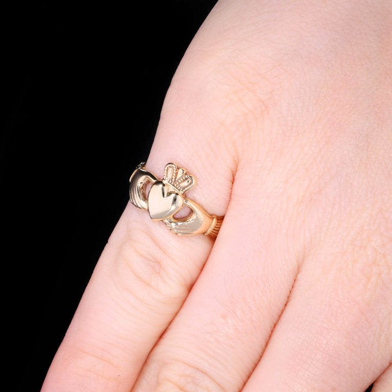 The Vintage 2.63g 9ct Gold Made In Galway Claddagh Ring
