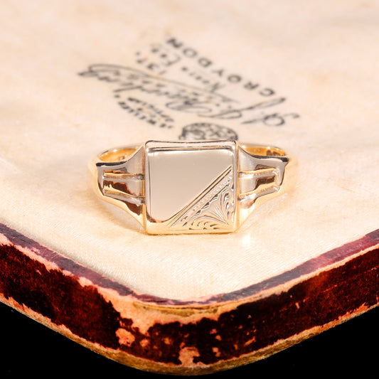 The Antique Edwardian 1901 9ct Gold Square Lined Shoulder Signet Ring