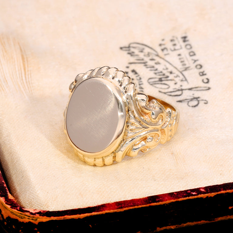The Vintage 1953 9ct Gold Scrolled Shoulder Signet Ring