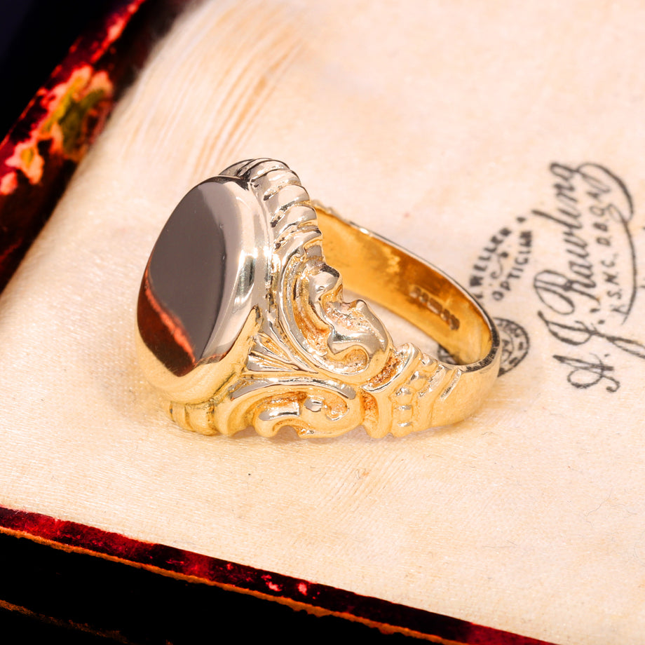 The Vintage 1953 9ct Gold Scrolled Shoulder Signet Ring