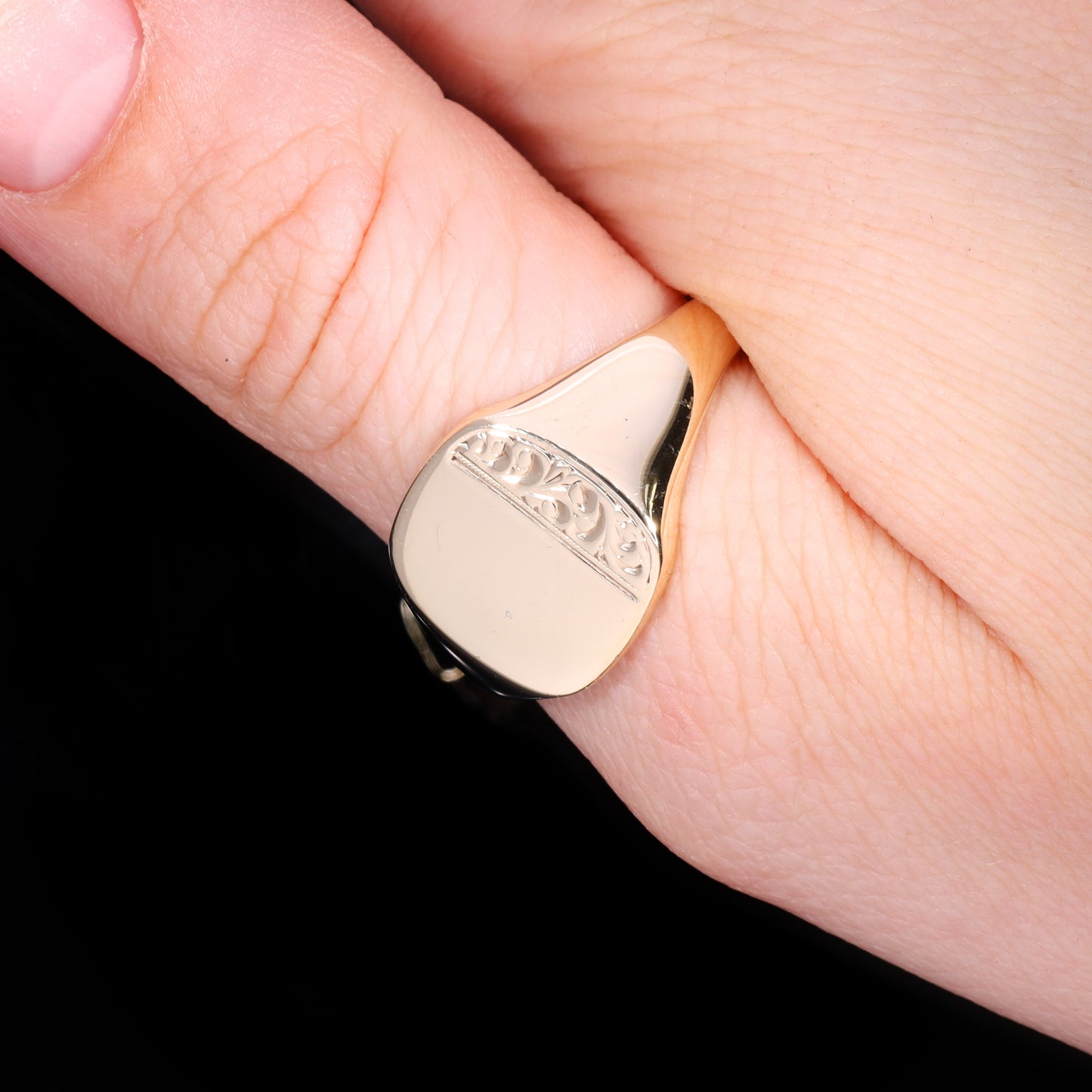 The Vintage 6.71g Rounded Square Engraved Signet Ring