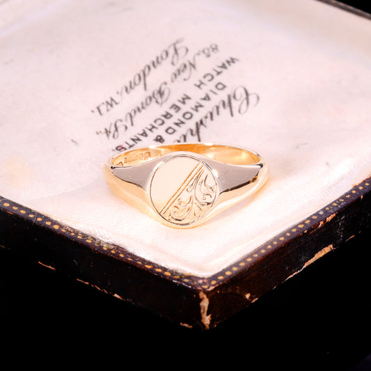 The Vintage 1961 9ct Gold Oval Engraved Signet Ring