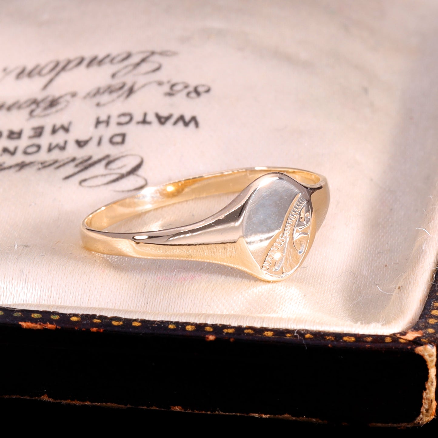 The Vintage 1997 9ct Gold Dainty Oval Signet Ring