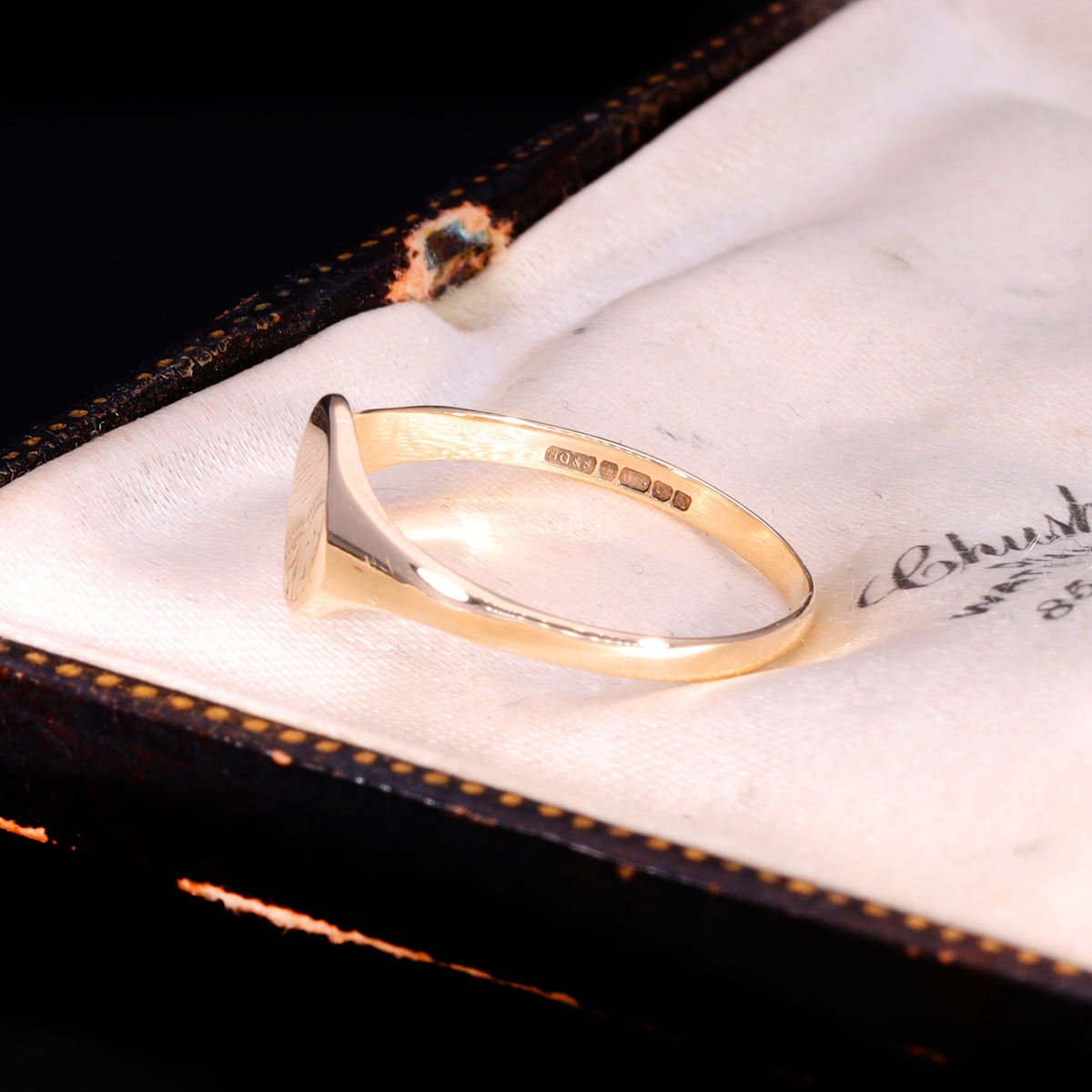 The Vintage 1997 9ct Gold Dainty Oval Signet Ring