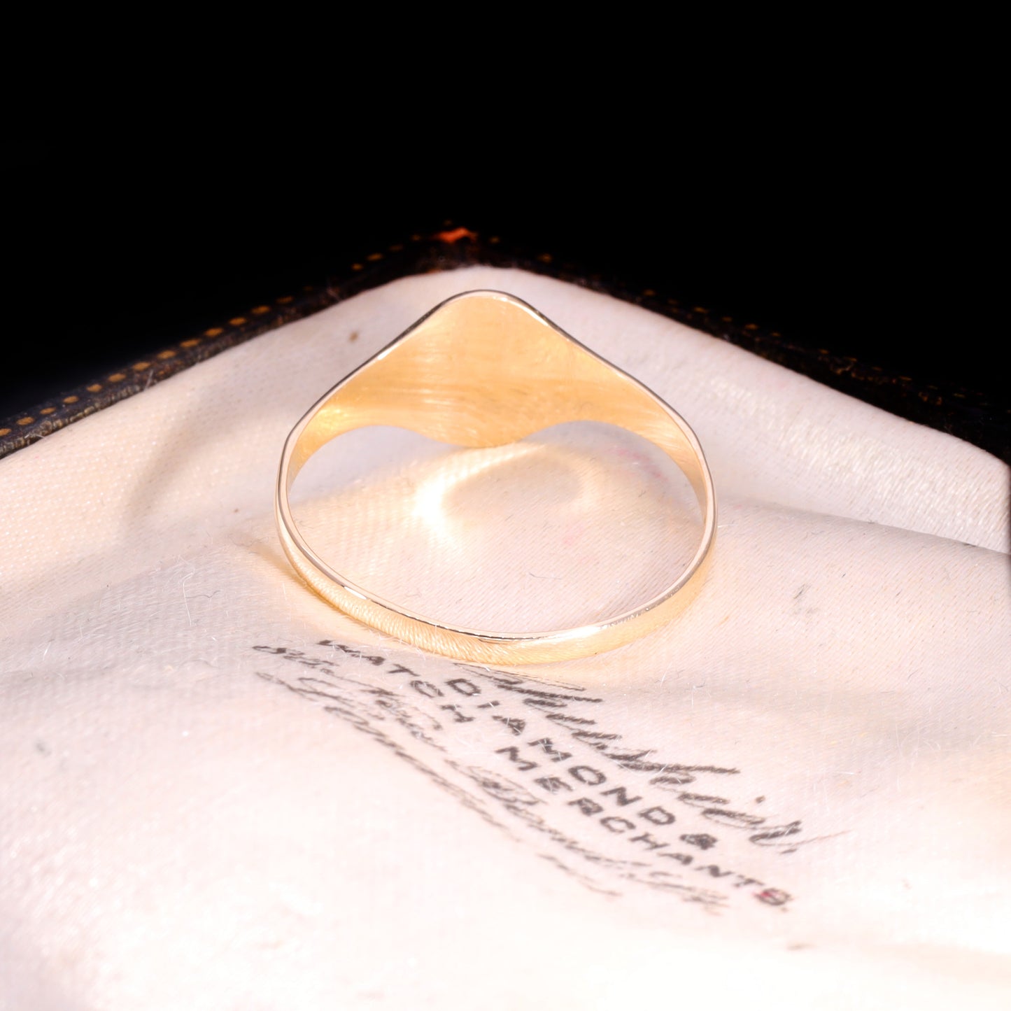 The Vintage 1997 9ct Gold Dainty Oval Signet Ring