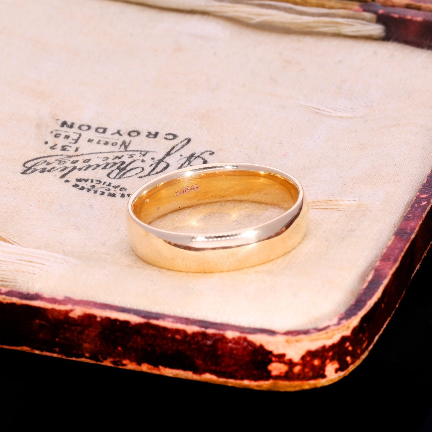The Vintage 3.98g 9ct Gold Wedding Ring