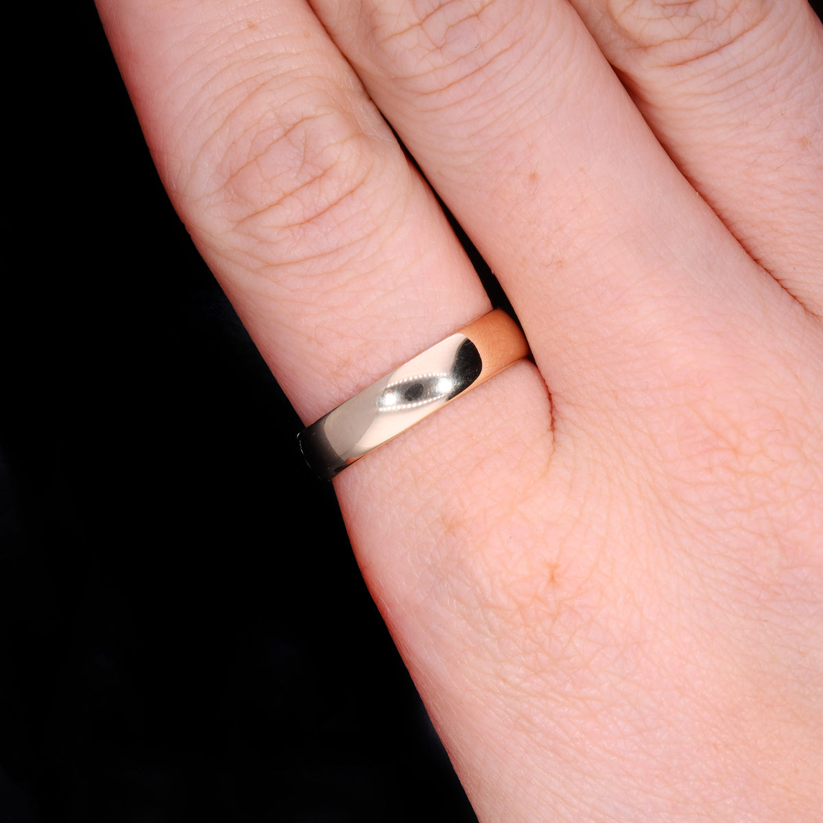 The Vintage 3.98g 9ct Gold Wedding Ring