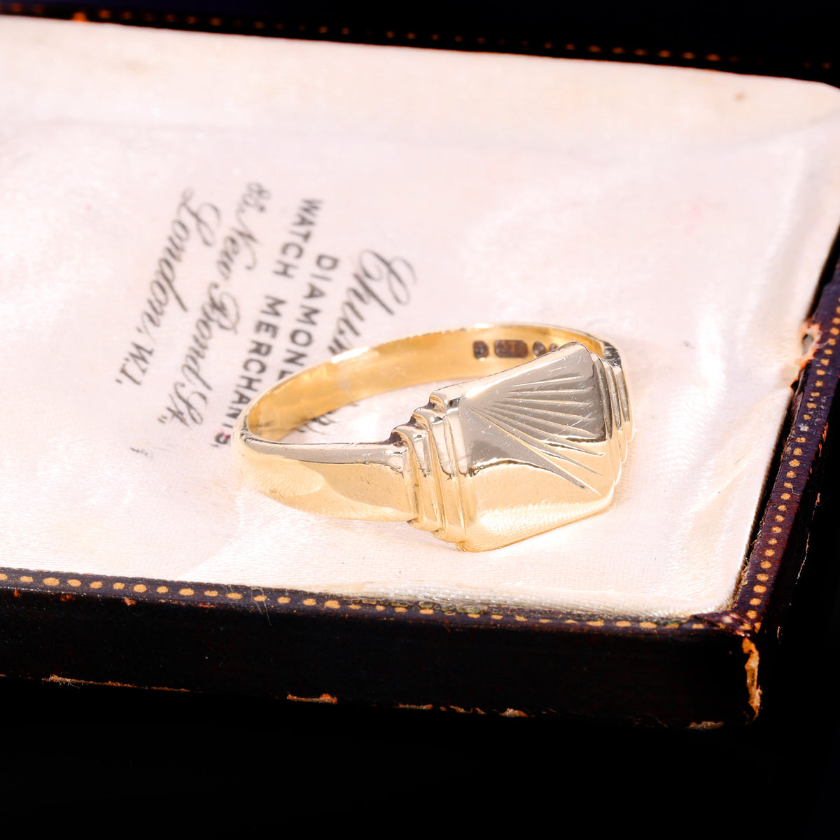 The Vintage 9ct Gold Step Shoulder Square Signet Ring