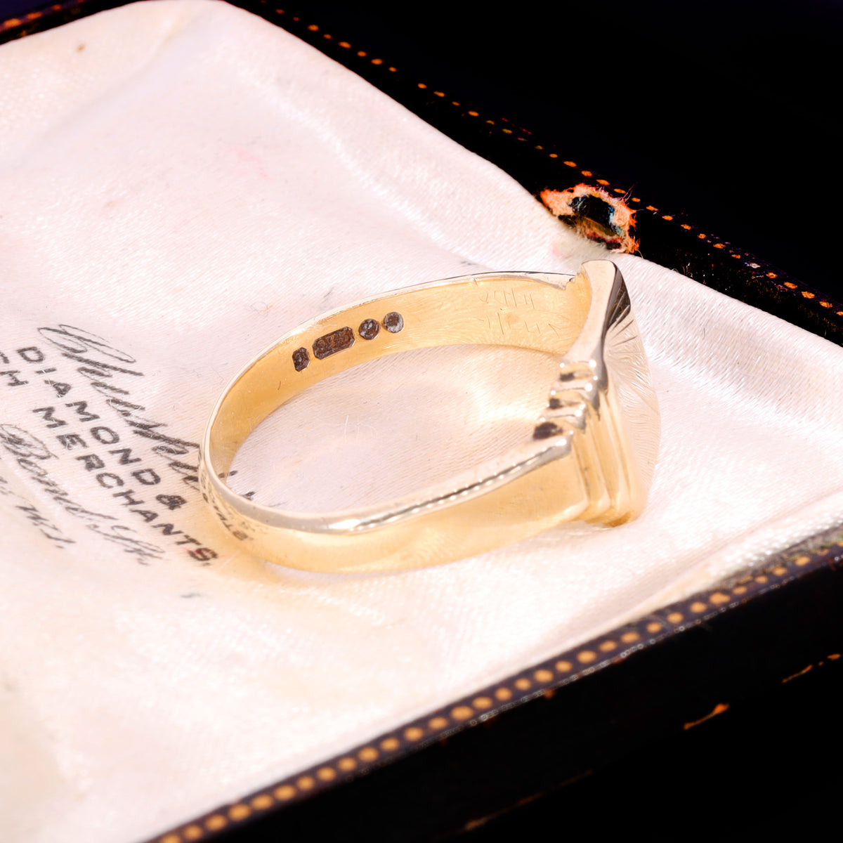 The Vintage 9ct Gold Step Shoulder Square Signet Ring