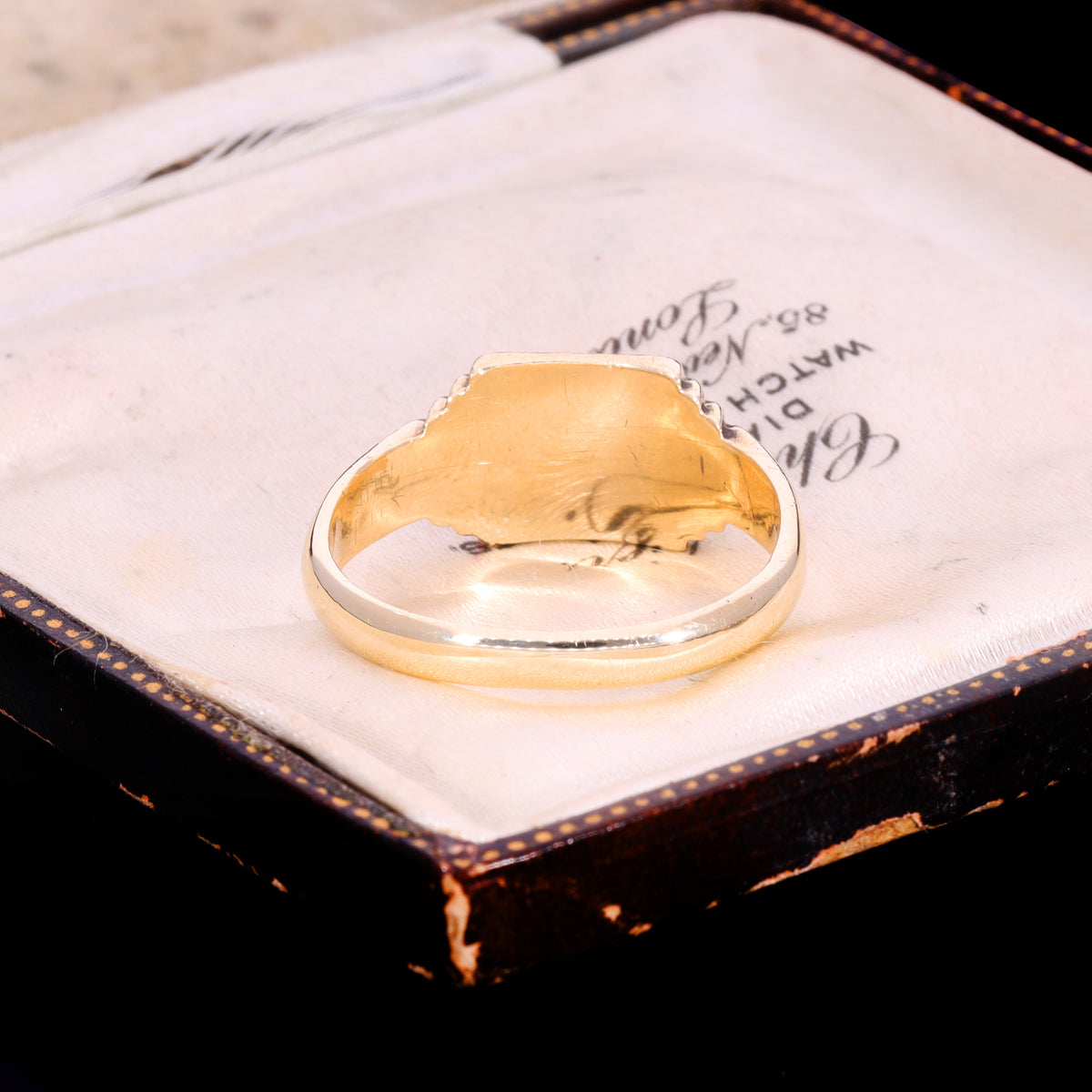 The Vintage 9ct Gold Step Shoulder Square Signet Ring