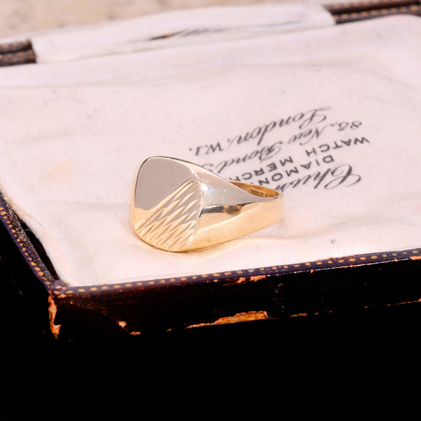 The Vintage 1986 Diagonal Pattern Signet Ring