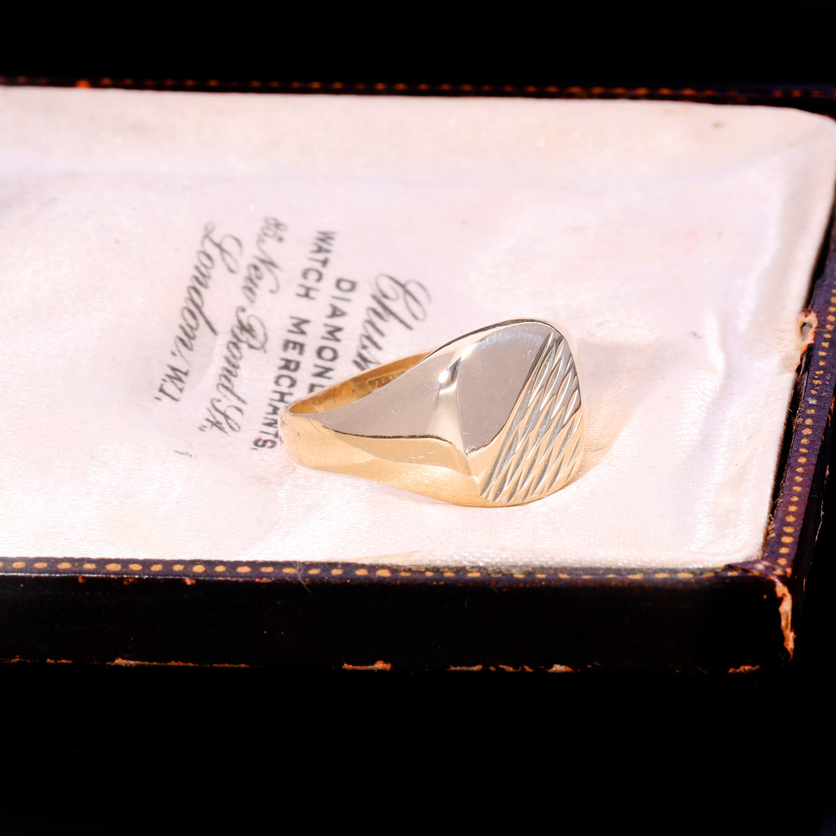 The Vintage 1986 Diagonal Pattern Signet Ring