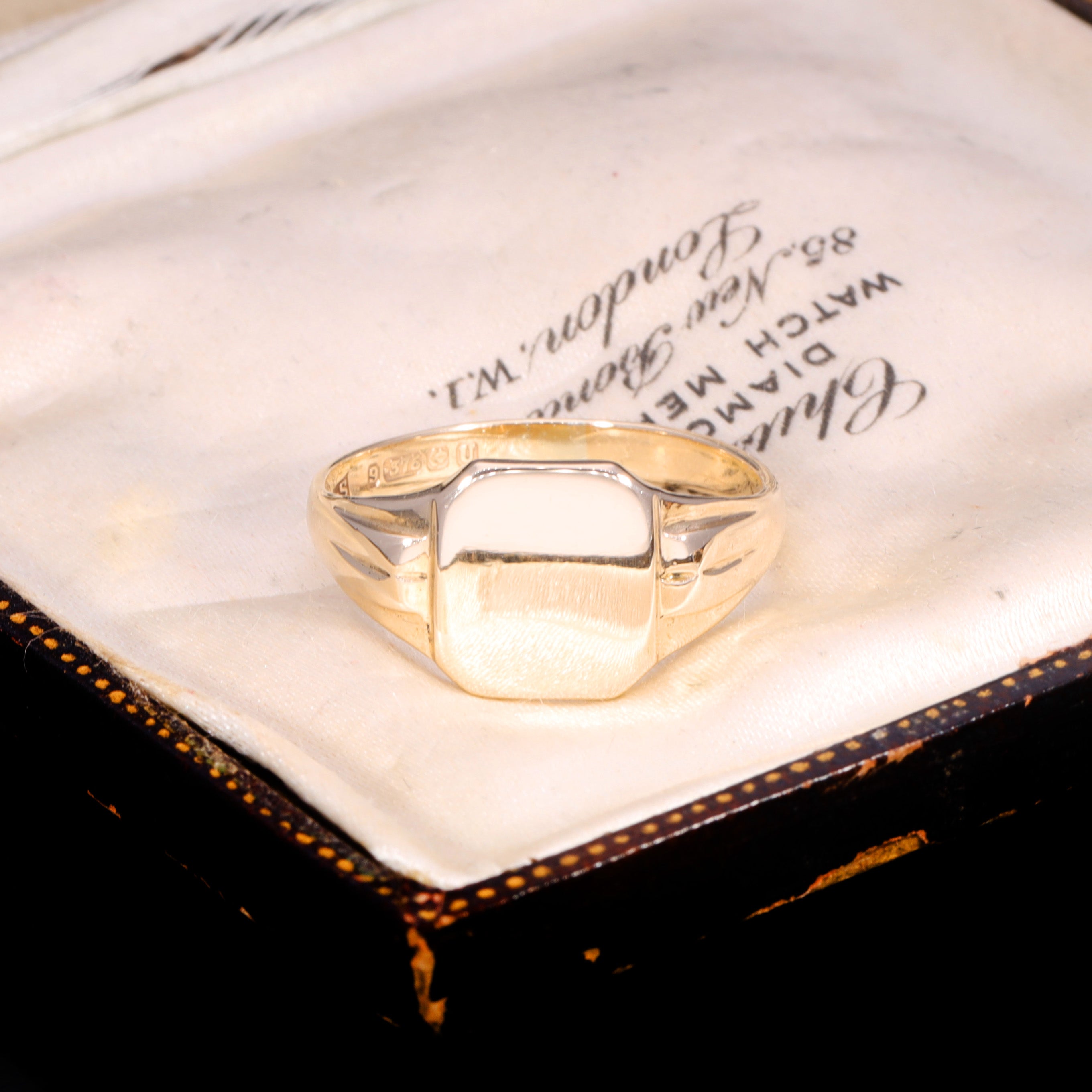 The Antique Victorian 1869 9ct Gold Rectangular Lined Shoulder