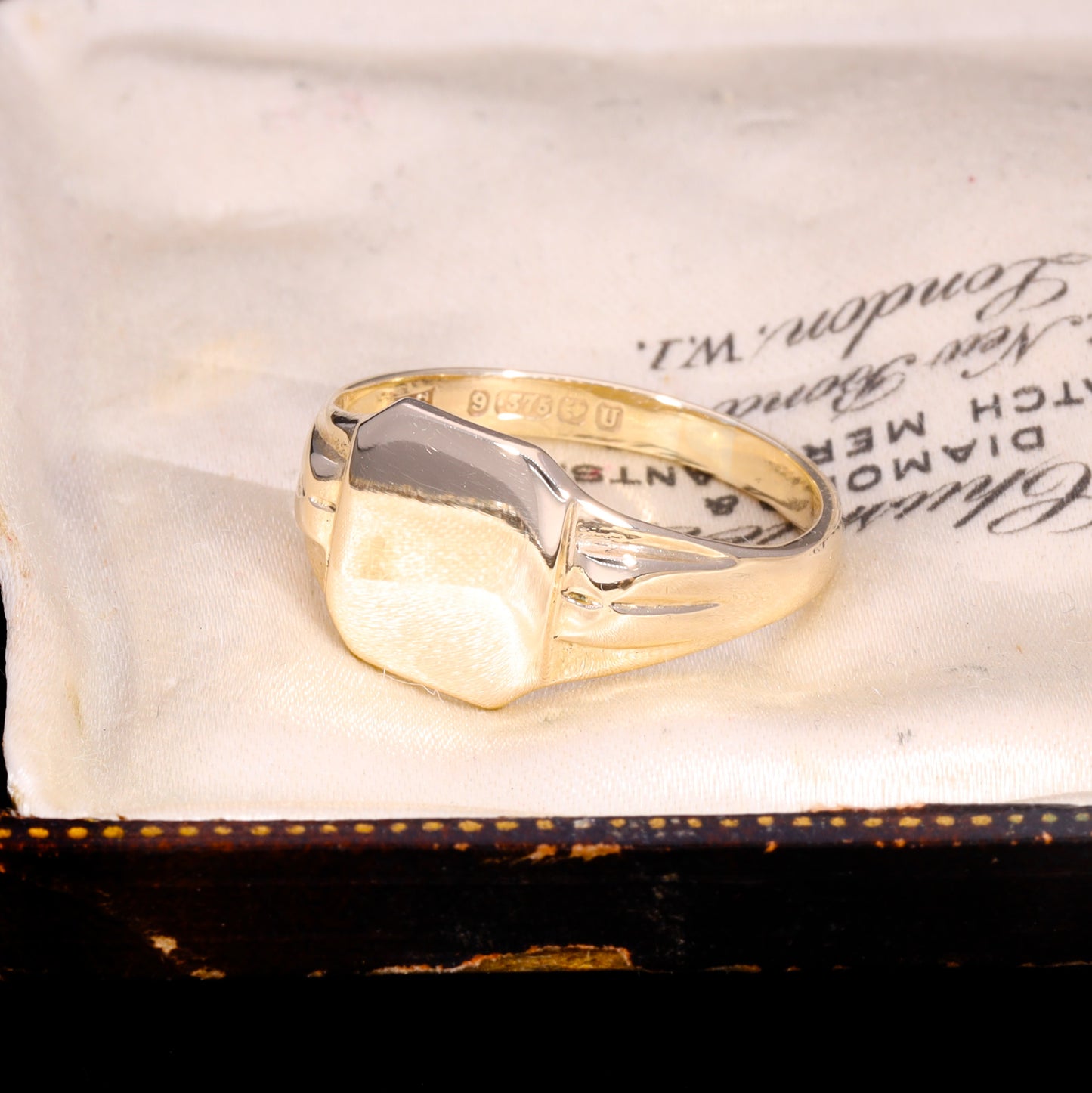 The Antique Victorian 1869 9ct Gold Rectangular Lined Shoulder Signet Ring