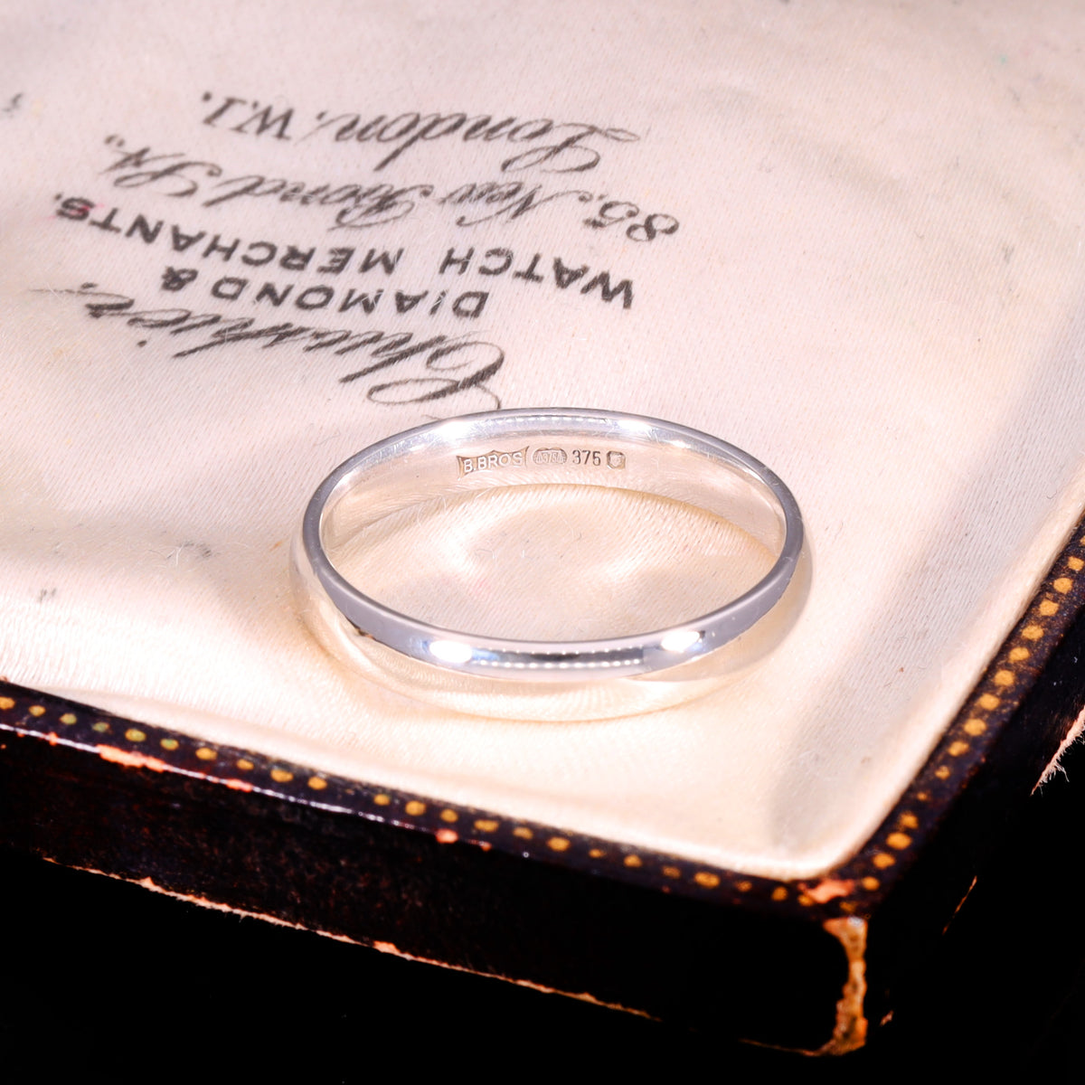The Vintage 9ct White Gold 2.4g Wedding Ring