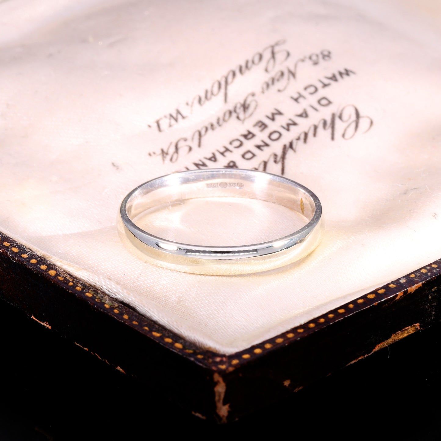 The Vintage 9ct White Gold Court-Shaped Wedding Ring