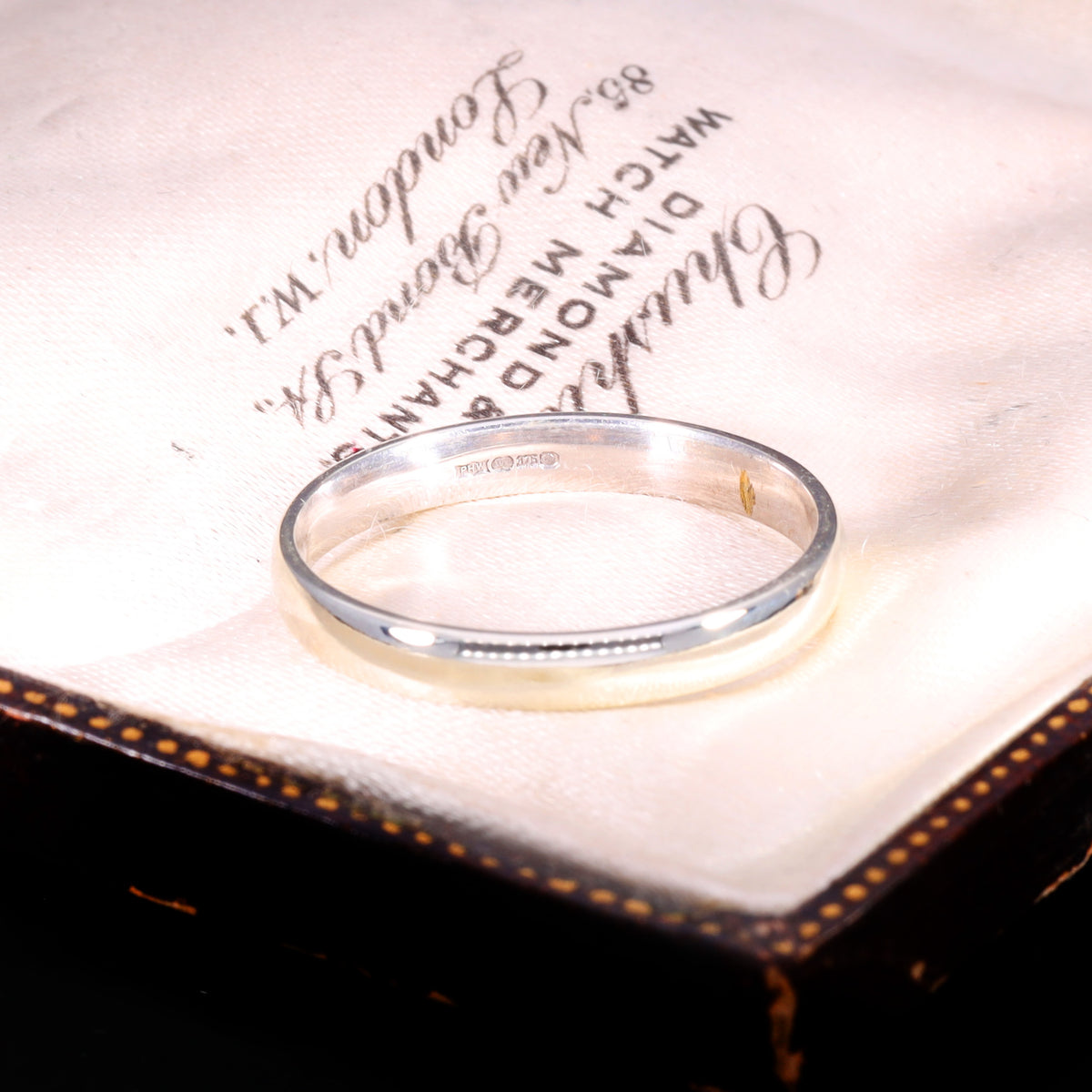 The Vintage 9ct White Gold Court-Shaped Wedding Ring