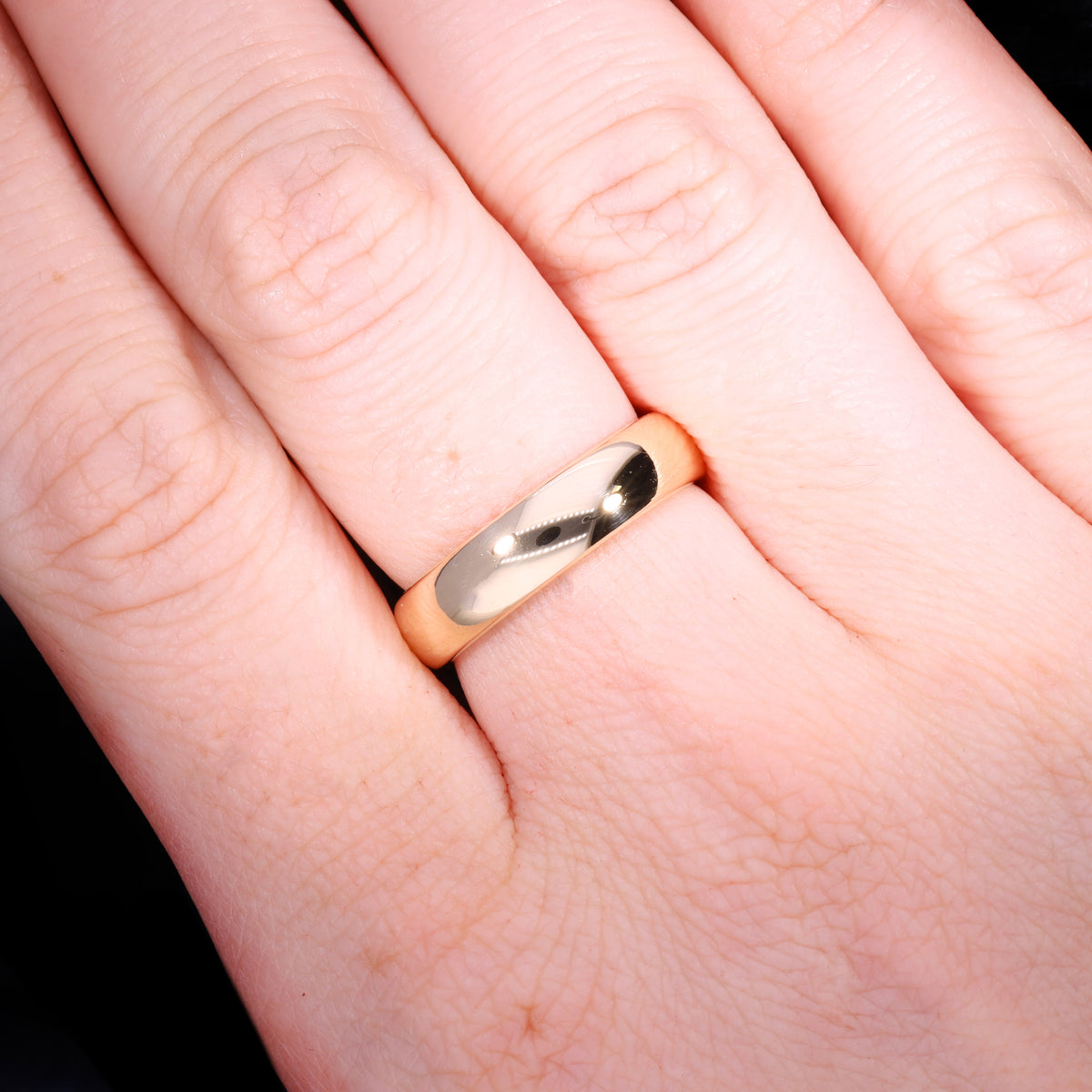 The Vintage 6.26g 9ct Gold Wedding Ring