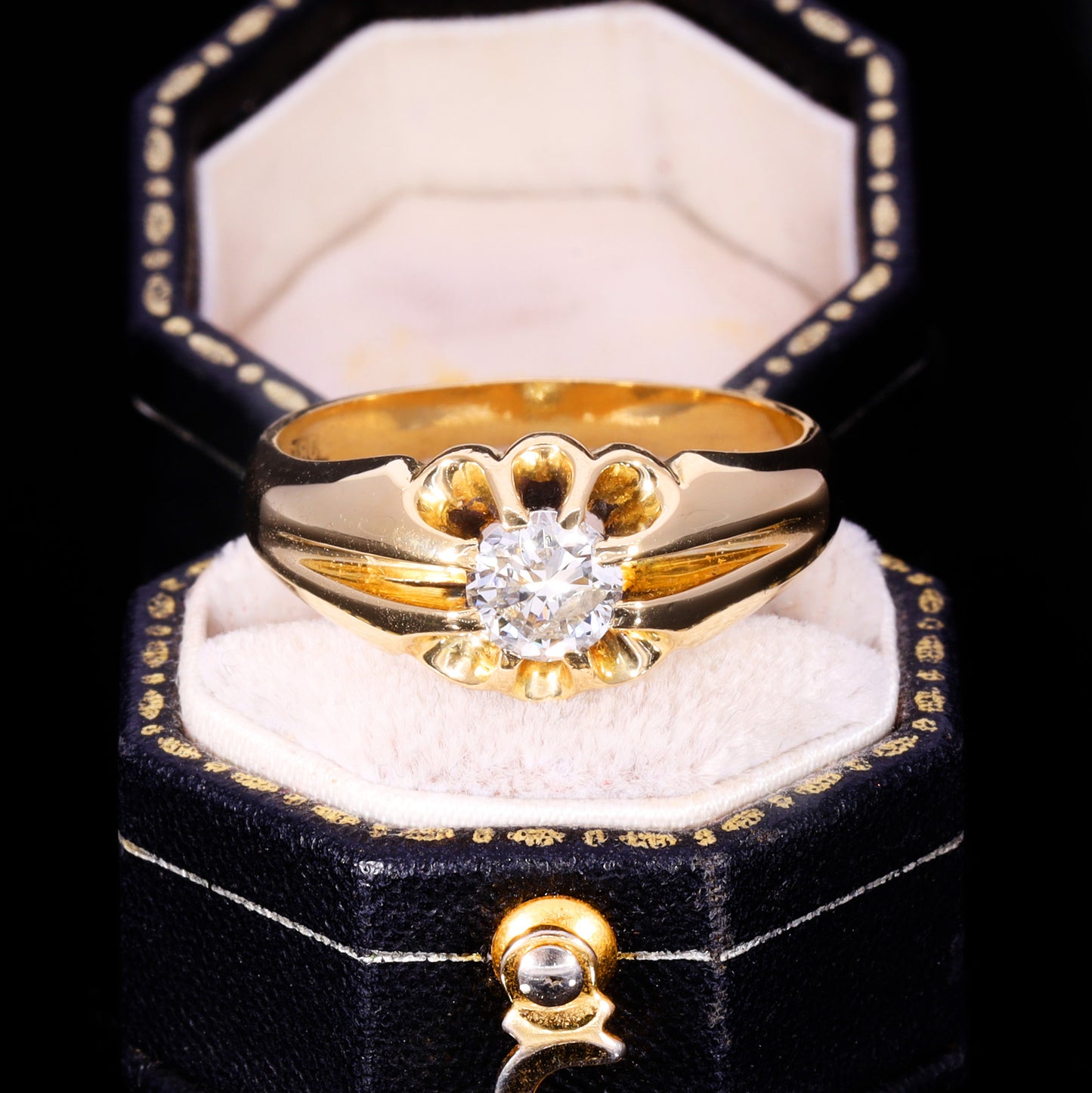 Front view of vintage 18ct gold diamond solitaire in buttercup setting