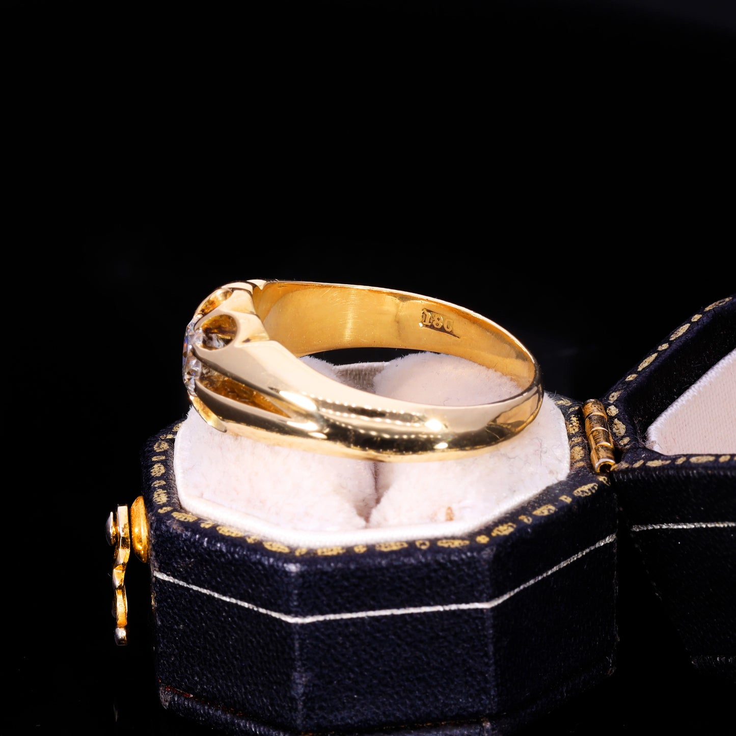 Inner band showing 18ct stamp on 18ct yellow gold shank