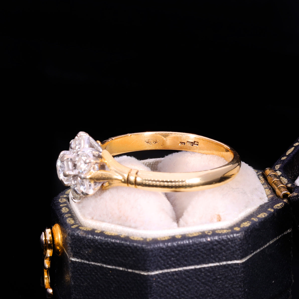 Side profile showing triple split shoulders and London 1989 hallmarks on inner band
