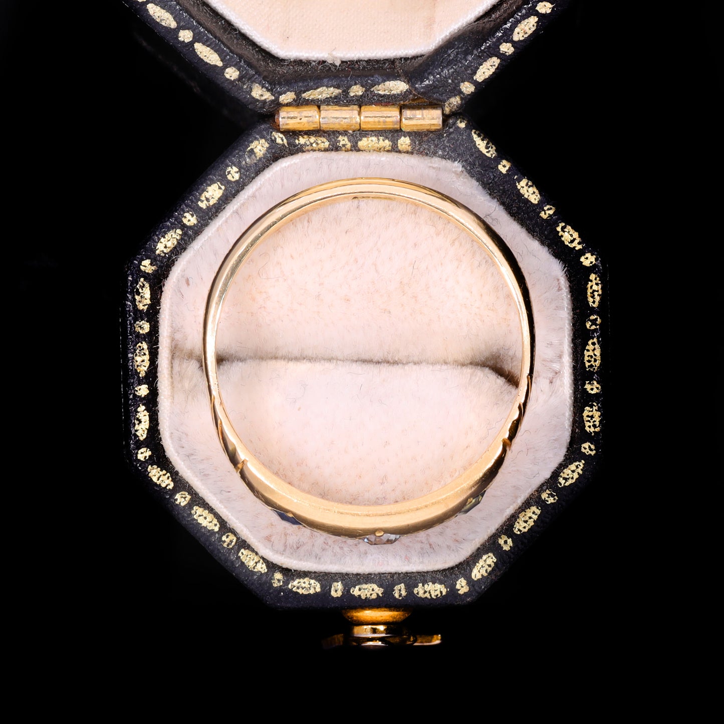 Interior view showing plain polished shank and slight thinning to band