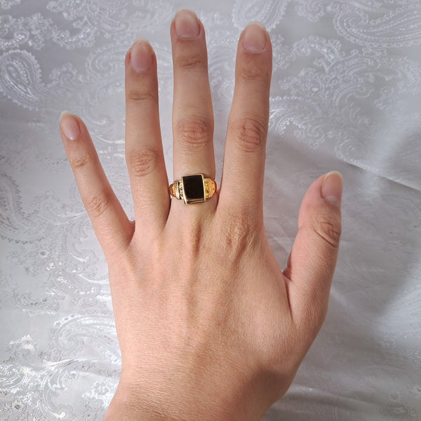 The Vintage 1939 18ct Gold Signet Ring - Antique Jewellers